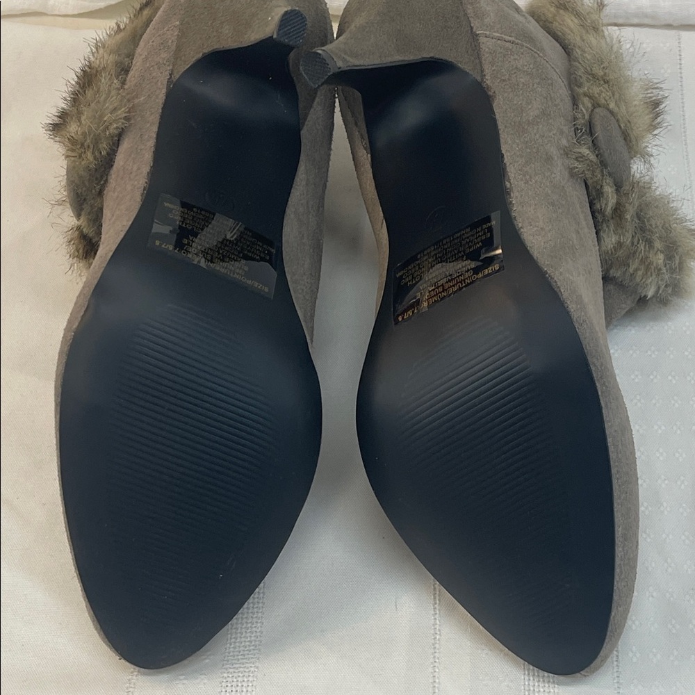 Women's Faux Fur Trim Ankle Boots - Gray size 7.5 - Picture 11 of 12